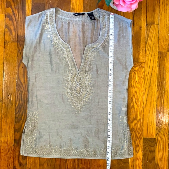 New York & Company Sheer Embroidered Tunic Top XS - Picture 9 of 9